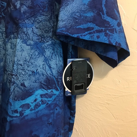 NWT Men’s RealTree S/S Fishing Shirt XXL Multi Blue Color New Free Bottle Opener - Picture 2 of 10